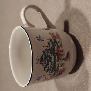 Ming Pao Woodland Christmas coffee cup